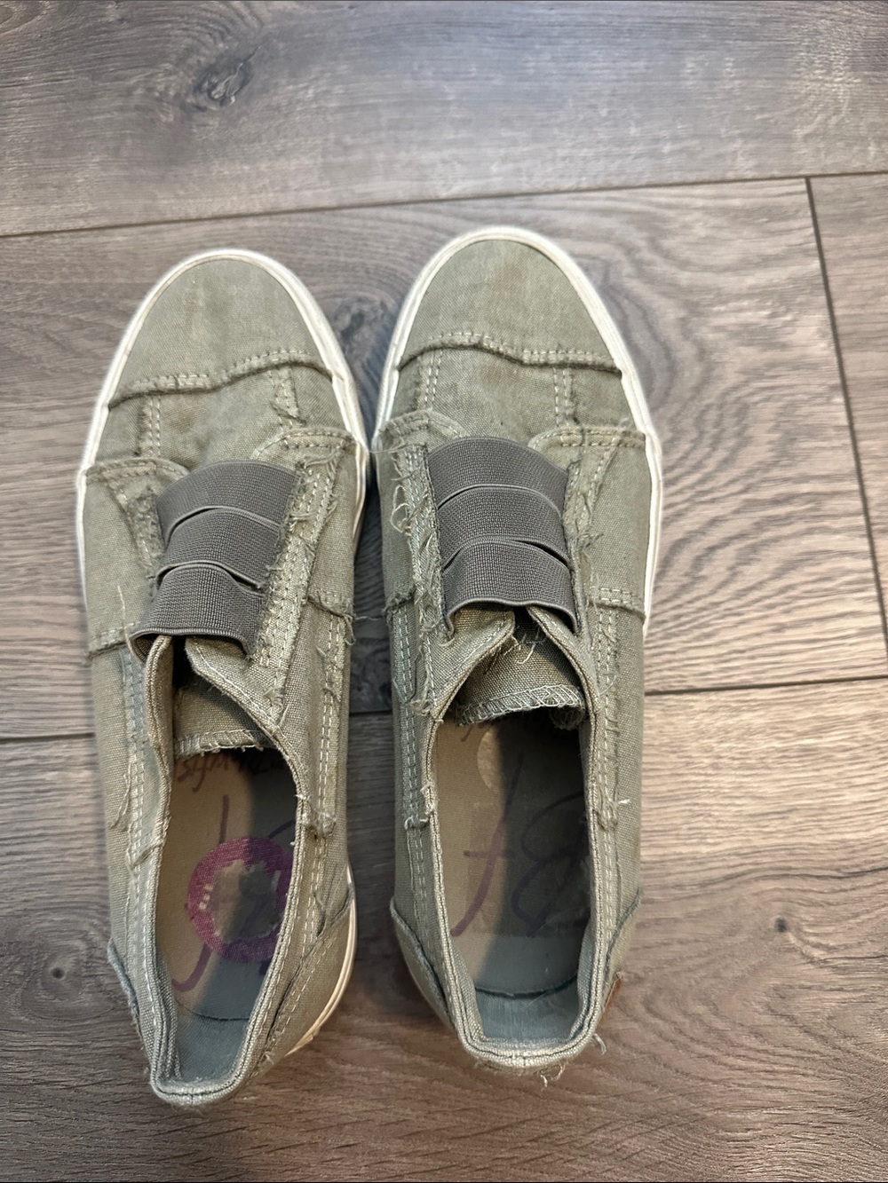 Blowfish Casual Slip-On Canvas Sneakers in Olive Green size 7
